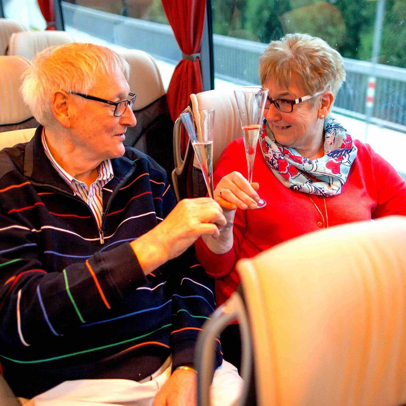 Busreisen_machen_Spaß_Prost Busreisen_machen_Spaß_Prost