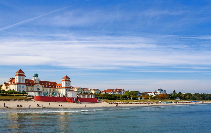 Strand in Binz mit dem ortsbildprägendem Kurhaus