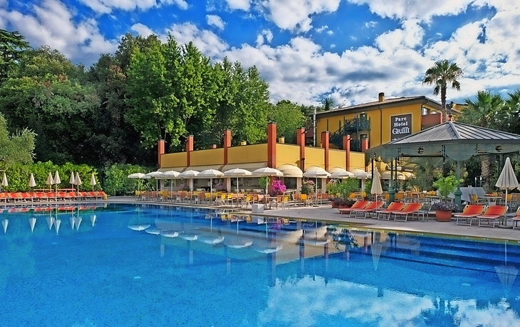 Der große Hotelpool