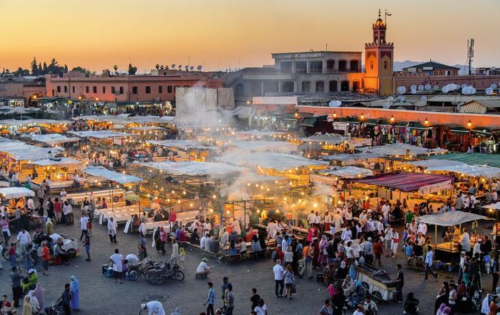 Blick auf Djemaa el Fna in Marrakesch
