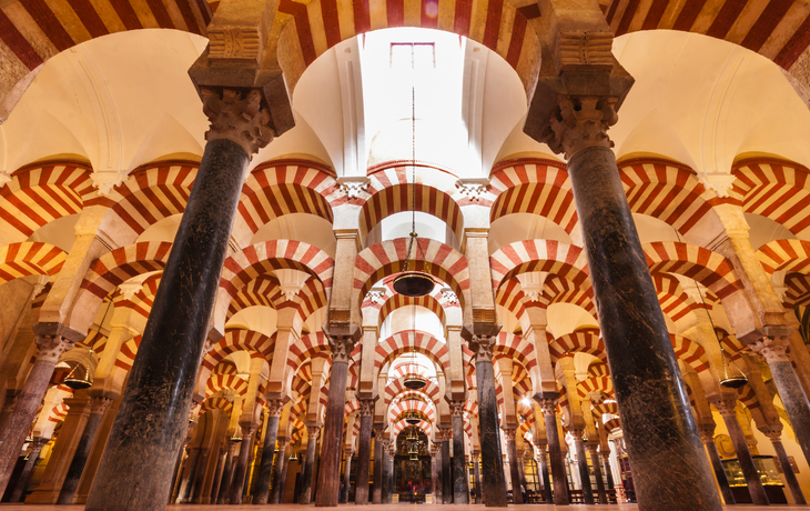 der berühmte Innenraum der Mezquita in Córdoba, Spanien