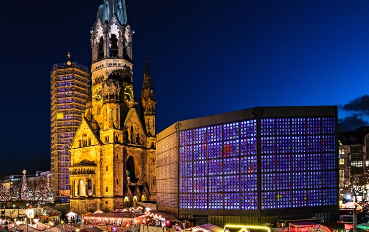 Weihnachtsmarkt an der Gedächtniskirche in Berlin, Deutschland