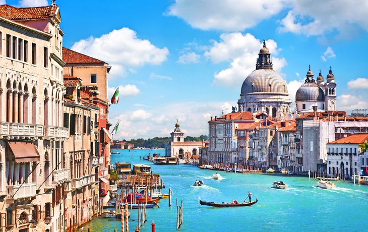Canal Grande und Basilika Santa Maria della Salute in Venedig, Italien