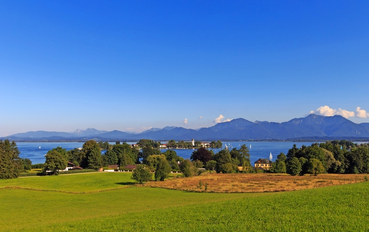 Blick zur Fraueninsel am Chiemsee