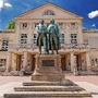Deutsches Nationaltheater mit Goethe und Schiller in Weimar, Deutschland