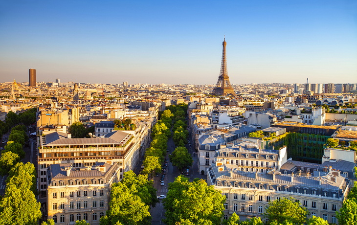 Stadtansicht von Paris bei Sonnenuntergang
