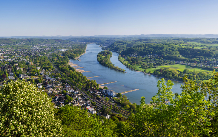 Blick vom Drachenfelsplateau zum Rhein, Deutschland