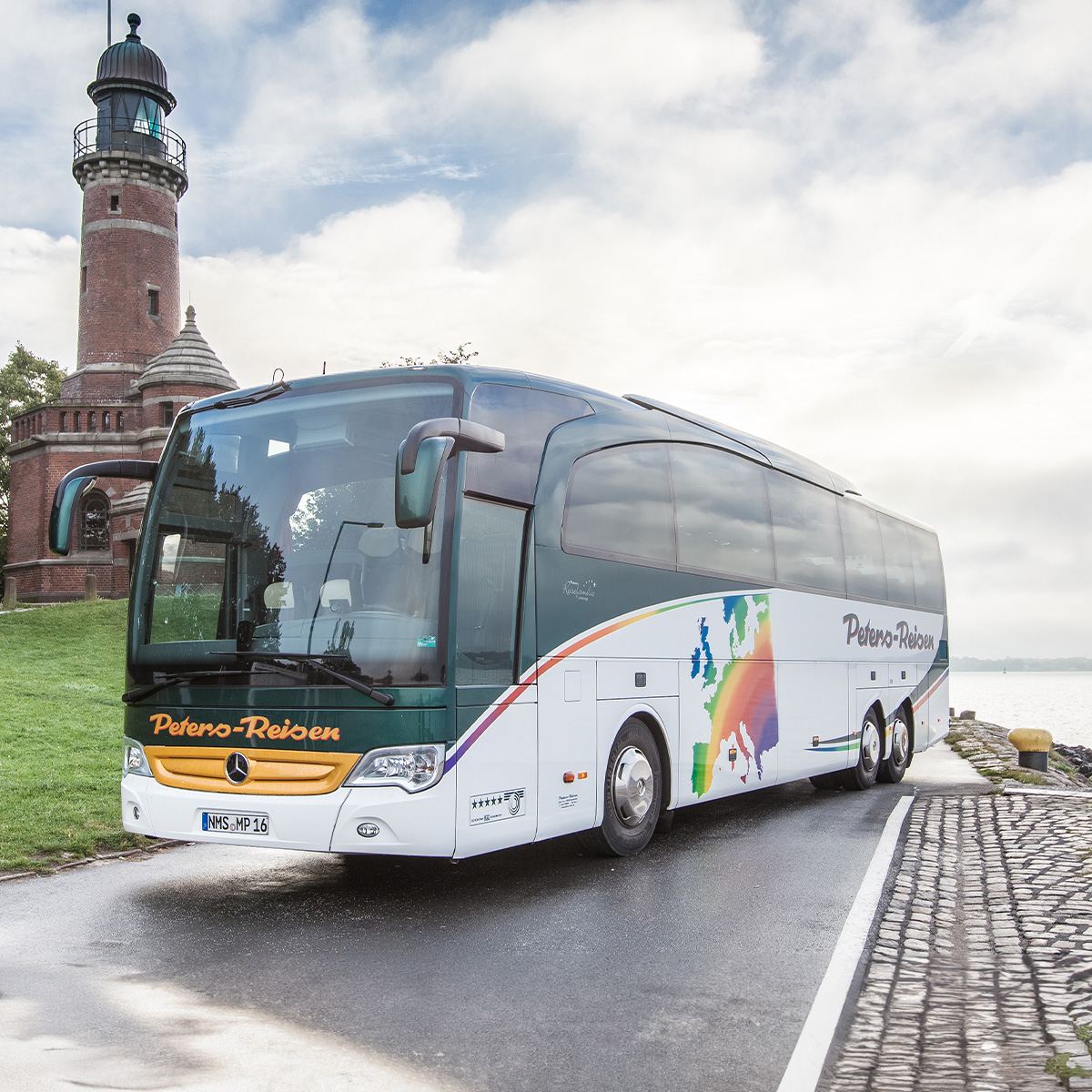 teaser04-1_1 4 Sterne Peters-Bus - Tourismo (14m), 52 Sitzplätze (80 cm Sitzabstand)